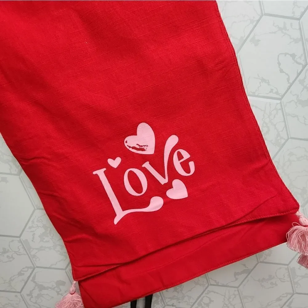 Nwt Valentine's Day Table Runner and Be Kind Banner bundle. NWT